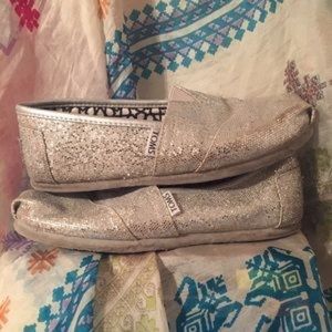Toms shoes metallic  size 6.5W